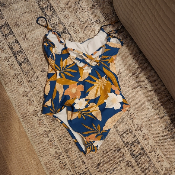 Kona Sol One-piece Swimsuit - Picture 3 of 4